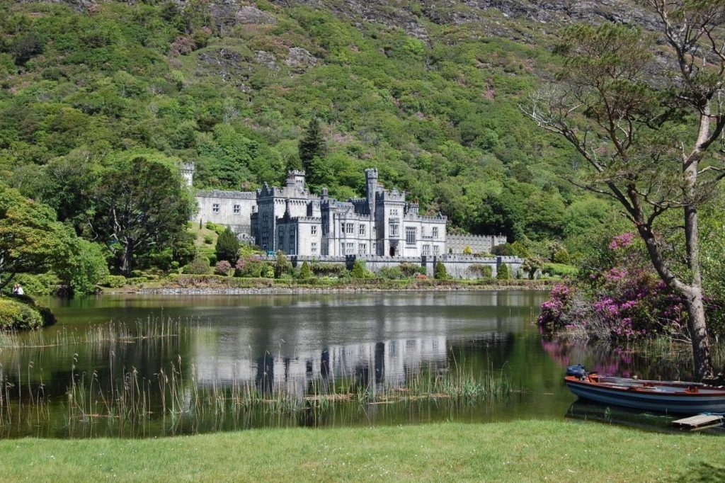 Connemara Coast Hotel for families with SPA