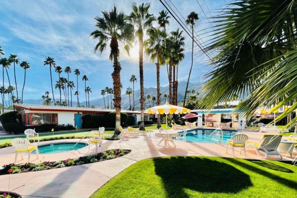 A PLACE IN THE SUN Garden Hotel family hotel in Palm Springs