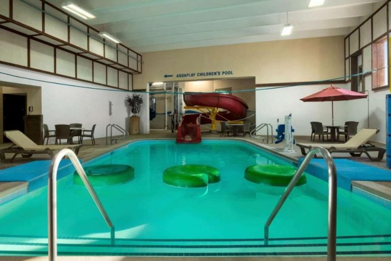 Best Hotels with Indoor Water Parks and Slides in the USA 🥇
